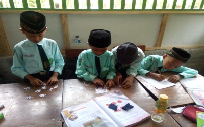 MANAJEMEN KELAS DALAM PROSES PEMBELAJARAN PADA LEMBAGA PENDIDIKAN DASAR (MAKALAH)